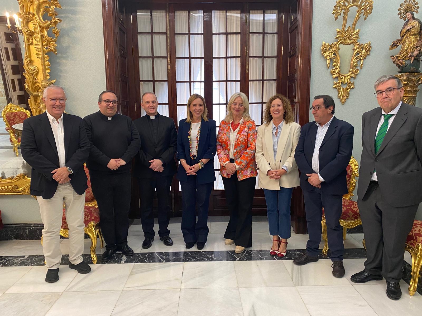 Reunión para la rehabilitación de la parroquia de Olvera en el Palacio Provincial